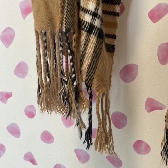 Beautiful Super Soft Tan Red and Black Plaid Scarf - Picture 4 of 4